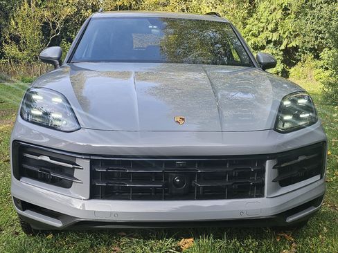 Used 2024 Porsche Cayenne image 4