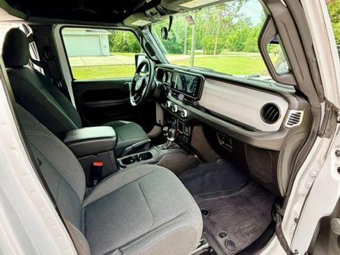 Used 2024 Jeep Wrangler Unlimited Sport AWD/4WD image 13