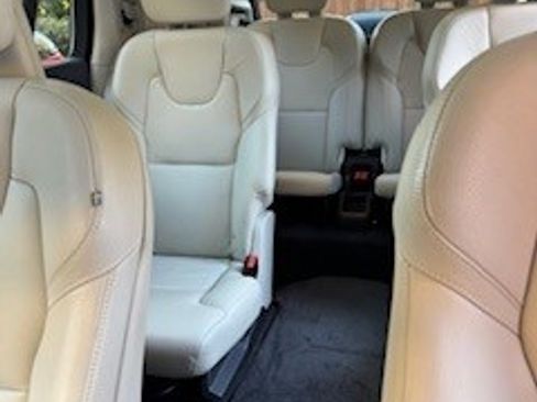 Used 2020 Volvo XC90 T6 Momentum w/ Protection Package image 8