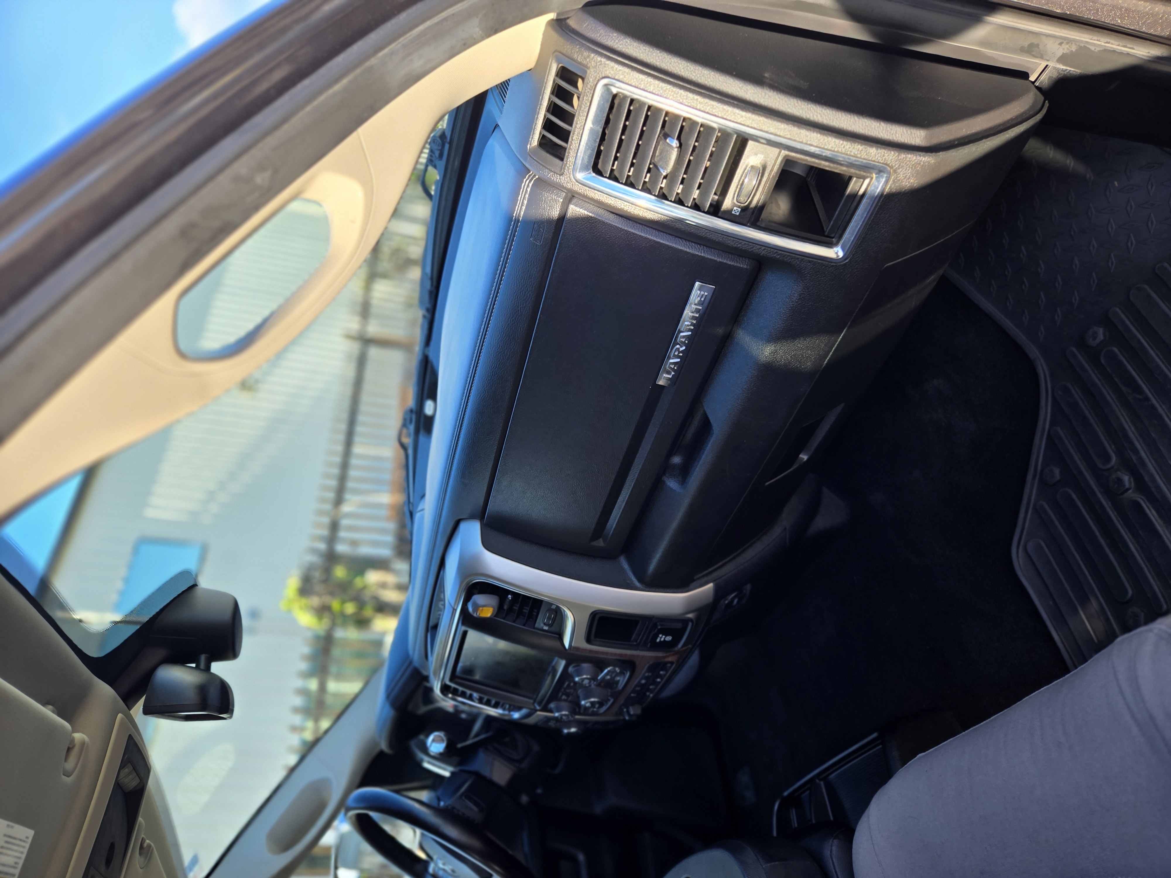 Used 2014 RAM 3500 Laramie AWD/4WD image 14