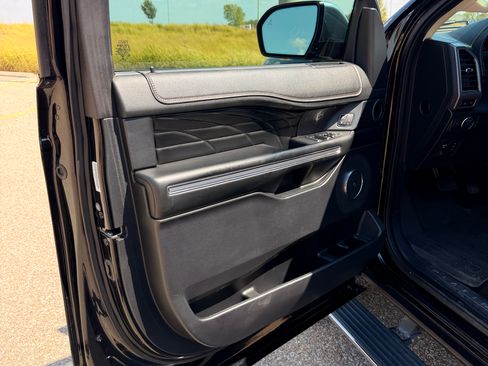 Used 2018 Ford Expedition Max Platinum AWD/4WD image 13