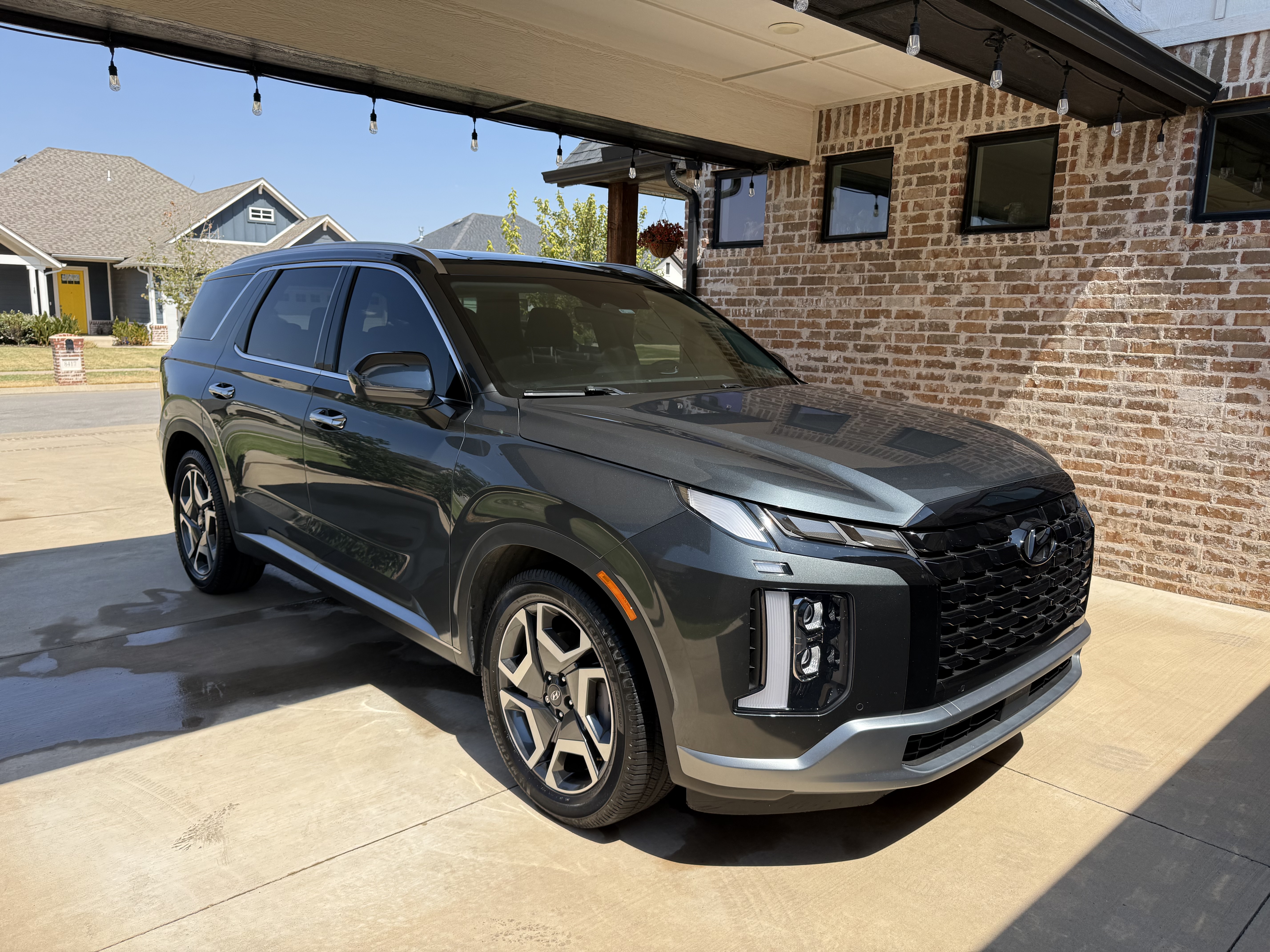 Used 2023 Hyundai Palisade Limited FWD image 2