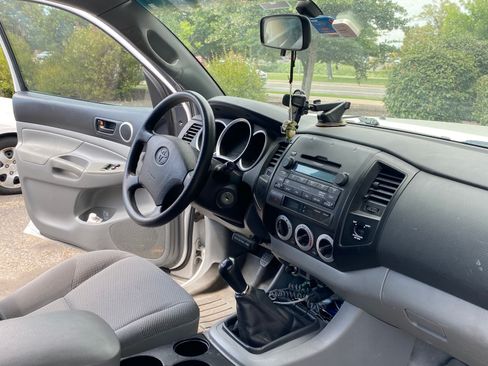 Used 2010 Toyota Tacoma PreRunner RWD image 10