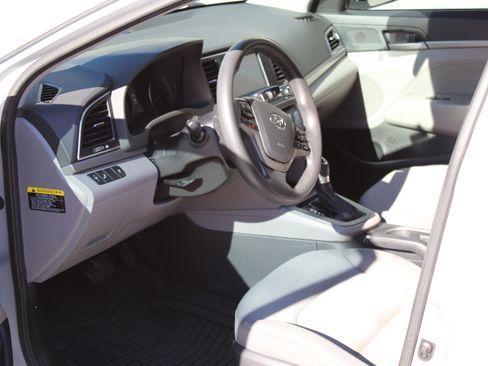 Used 2018 Hyundai Elantra SEL image 2
