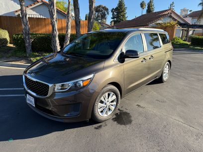 Used 2017 Kia Sedona LX w/ LX Essentials Premium Package