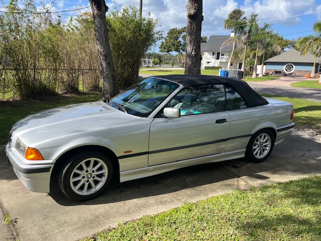 Used 1999 BMW 328i Convertible RWD image 4