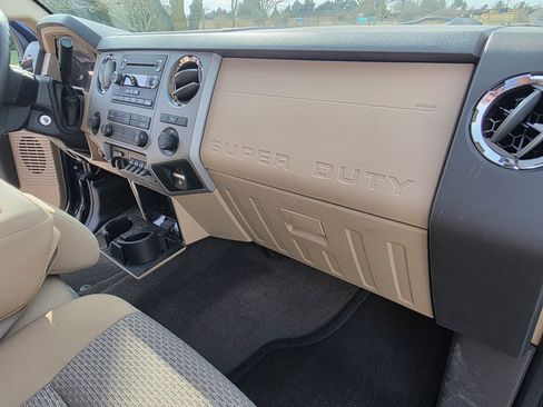 Used 2013 Ford F250 XLT w/ XLT Interior Pkg image 5
