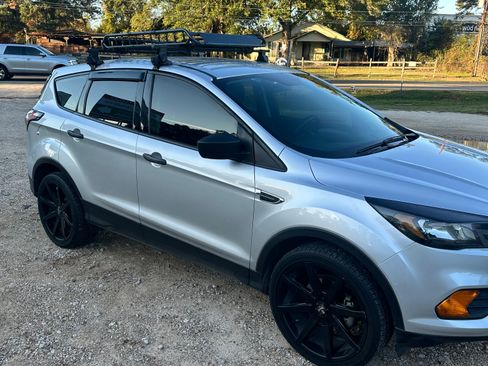 Used 2018 Ford Escape S image 1