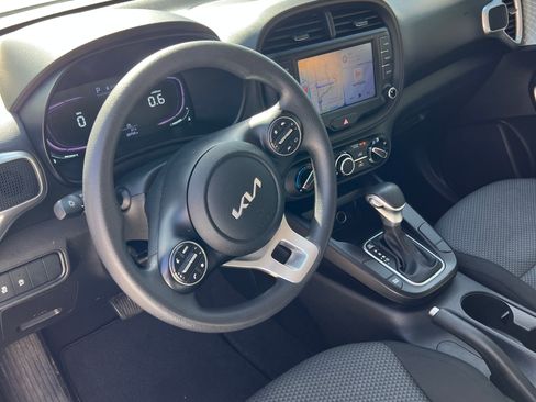 Used 2023 Kia Soul LX w/ LX Technology Package image 6