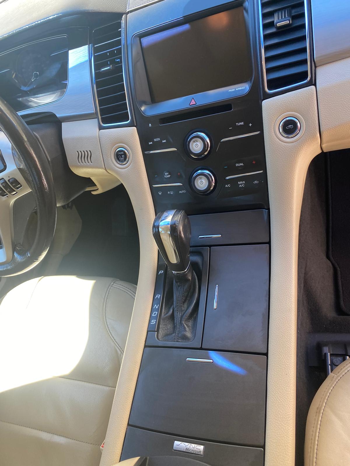 Used 2013 Ford Taurus SEL FWD image 14