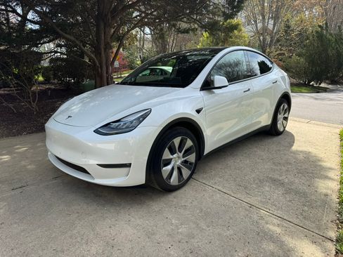 Used 2023 Tesla Model Y Long Range image 1