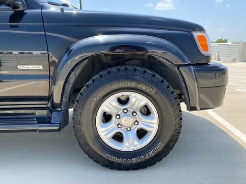 Used 2002 Toyota 4Runner SR5 RWD image 12