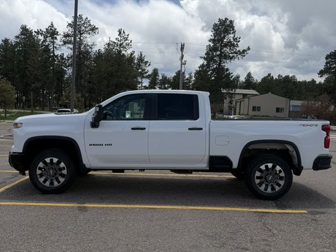 Used 2024 Chevrolet Silverado 2500 Custom w/ Custom Value Package AWD/4WD image 2