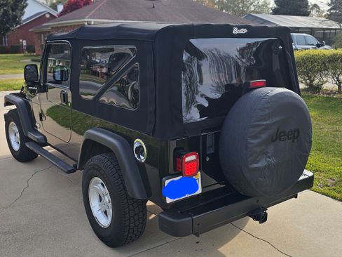 Used 2005 Jeep Wrangler Unlimited w/ Security Group image 8