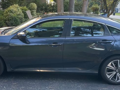 Used 2018 Honda Civic EX-T image 4