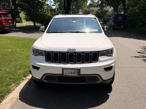 Used 2020 Jeep Grand Cherokee Limited AWD/4WD image 2