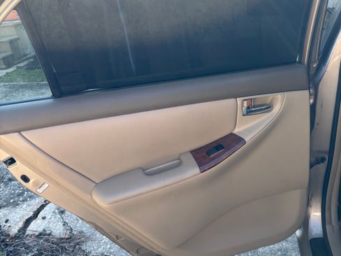 Used 2005 Toyota Corolla CE image 9