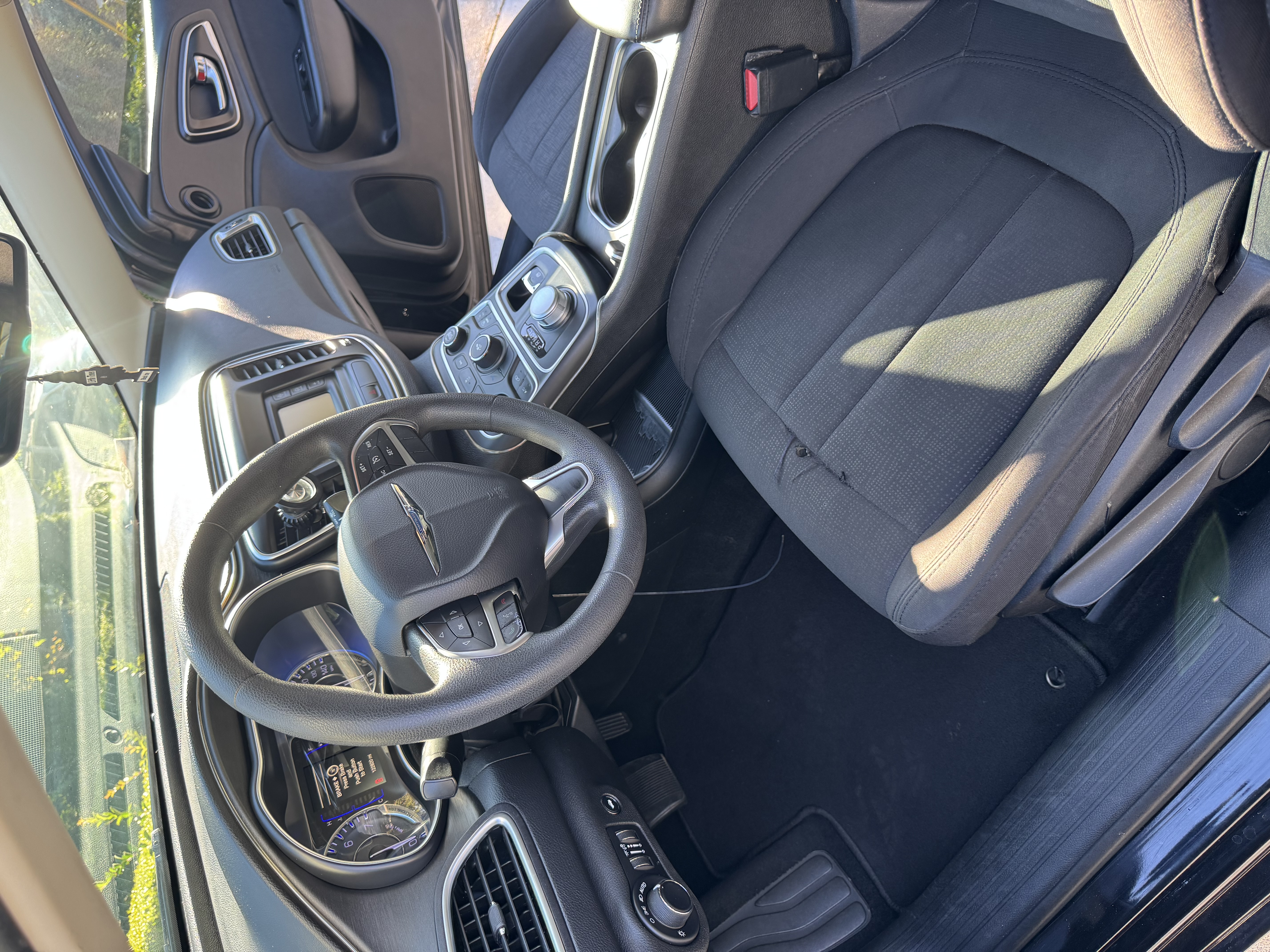 Used 2016 Chrysler 200 Limited FWD image 6