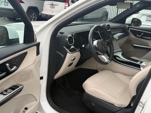 Used 2024 Mercedes-Benz GLC 300 4MATIC image 14