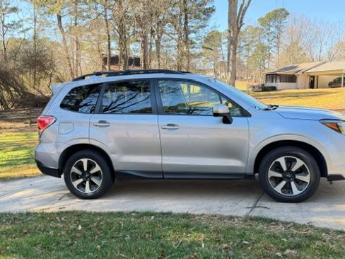 Used 2017 Subaru Forester 2.5i Premium w/ All-Weather Package image 20