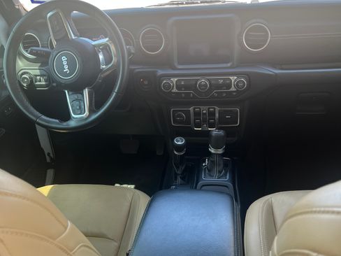Used 2018 Jeep Wrangler Unlimited Sahara AWD/4WD image 10