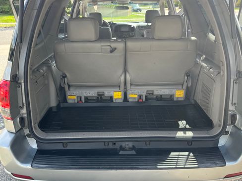 Used 2005 Toyota Sequoia SR5 AWD/4WD image 8
