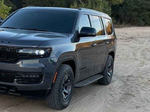 Used 2023 Jeep Wagoneer Series II image 10