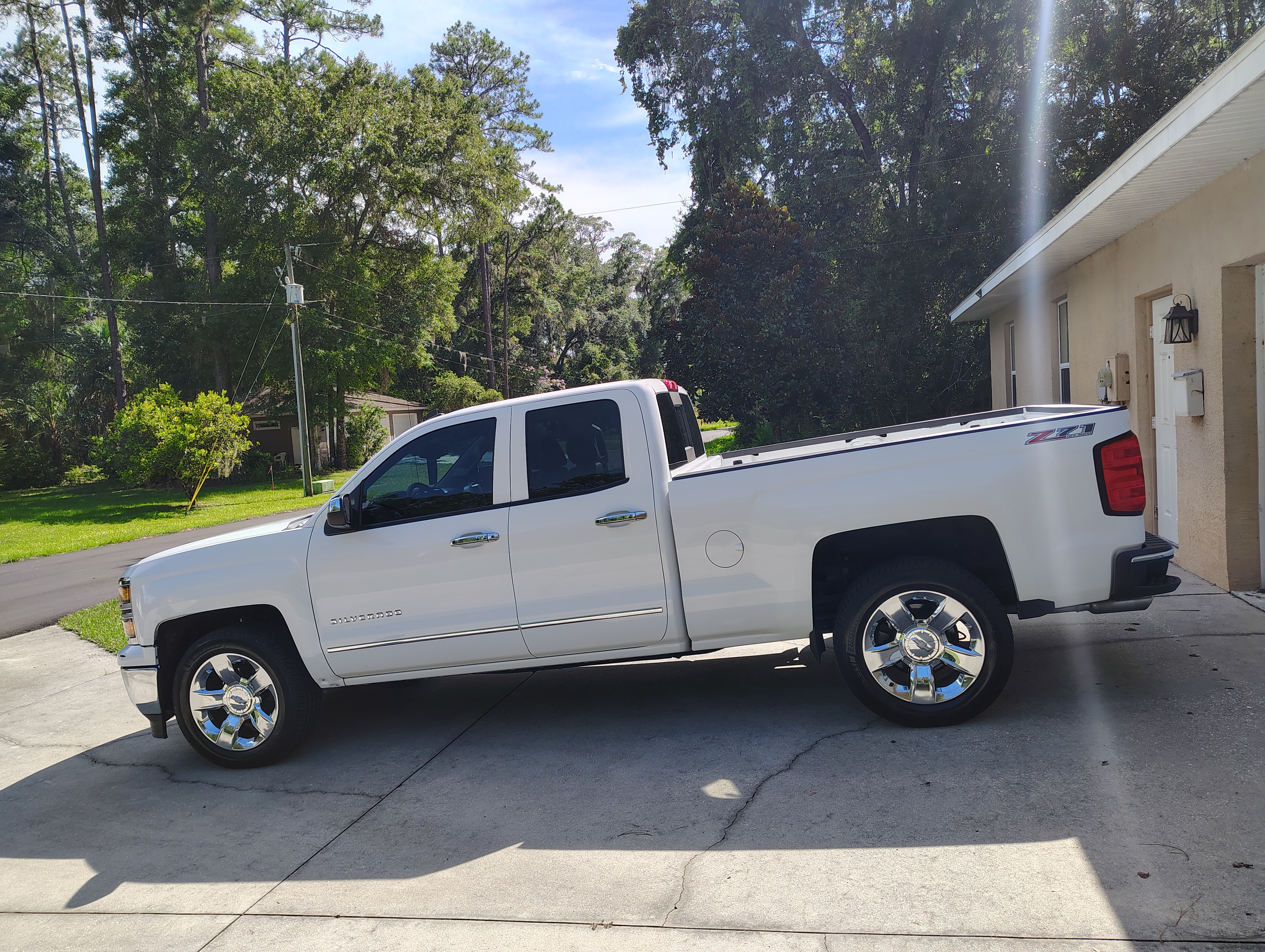 Used 2014 Chevrolet Silverado 1500 LTZ Z71 w/ LTZ Plus Package AWD/4WD image 2