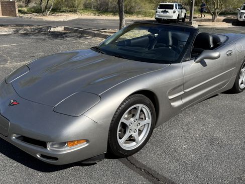Used 2000 Chevrolet Corvette Convertible w/ Memory Pkg image 8