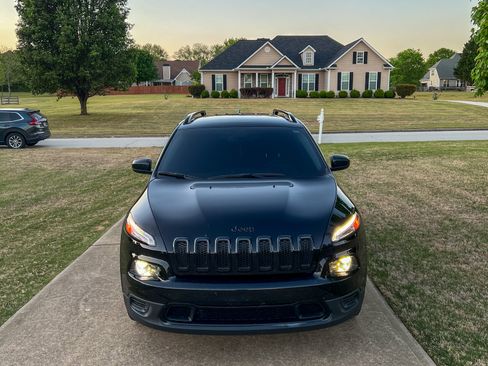 Used 2017 Jeep Cherokee Sport FWD image 10