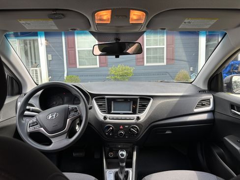 Used 2021 Hyundai Accent SE FWD image 5