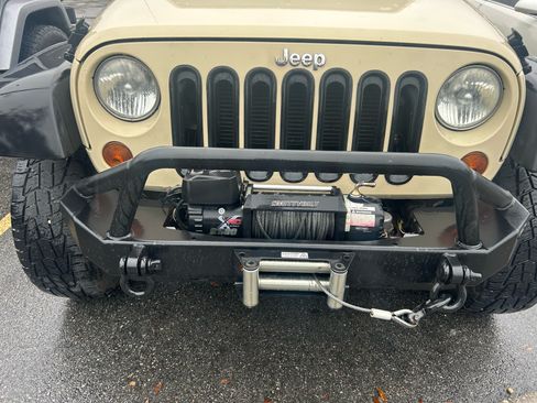 Used 2012 Jeep Wrangler Unlimited Sport image 6