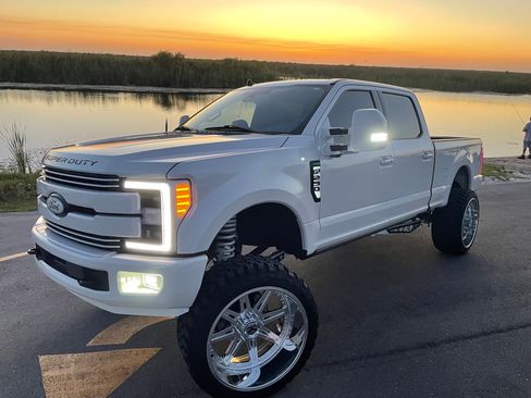 Used 2019 Ford F250 Lariat w/ Lariat Ultimate Package AWD/4WD image 9
