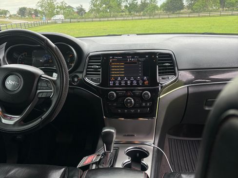 Used 2019 Jeep Grand Cherokee Trailhawk w/ Trailhawk Luxury Group AWD/4WD image 11