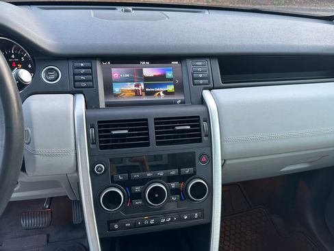 Used 2019 Land Rover Discovery Sport HSE image 9