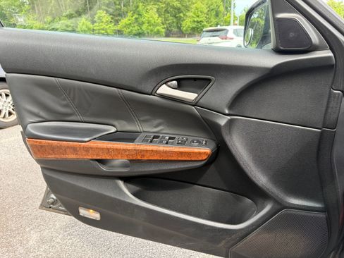 Used 2011 Honda Accord EX-L image 16