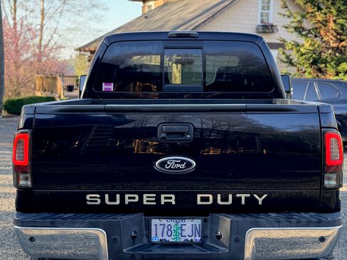 Used 2010 Ford F250 Lariat image 6