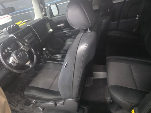 Used 2007 Toyota FJ Cruiser 4WD image 8