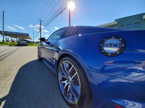 Used 2017 Ford Mustang GT Premium image 14
