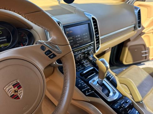 Used 2012 Porsche Cayenne S image 8