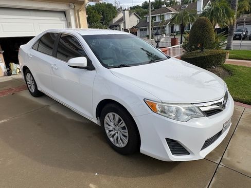 Used 2014 Toyota Camry LE image 4