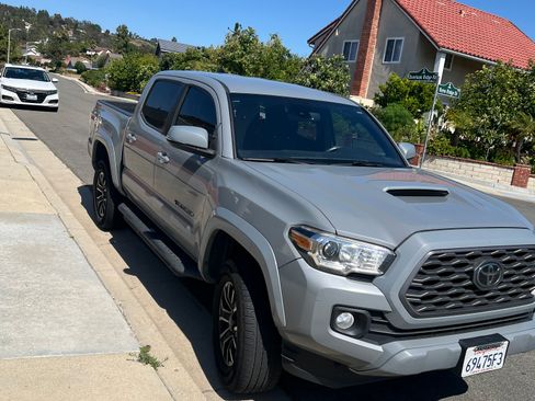 Used 2021 Toyota Tacoma TRD Sport w/ Technology Package RWD image 4