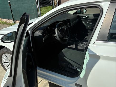 Used 2019 Volkswagen Jetta S image 2