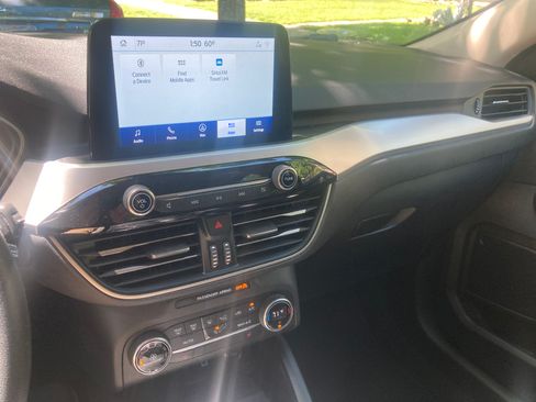 Used 2020 Ford Escape SE FWD image 13