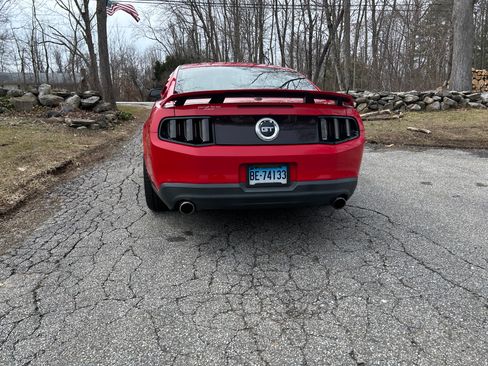 Used 2010 Ford Mustang GT Premium image 5