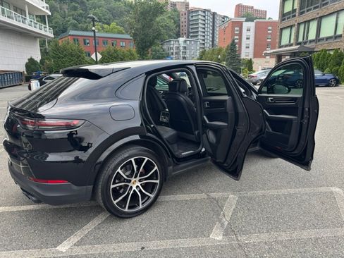 Used 2022 Porsche Cayenne Coupe AWD/4WD image 8