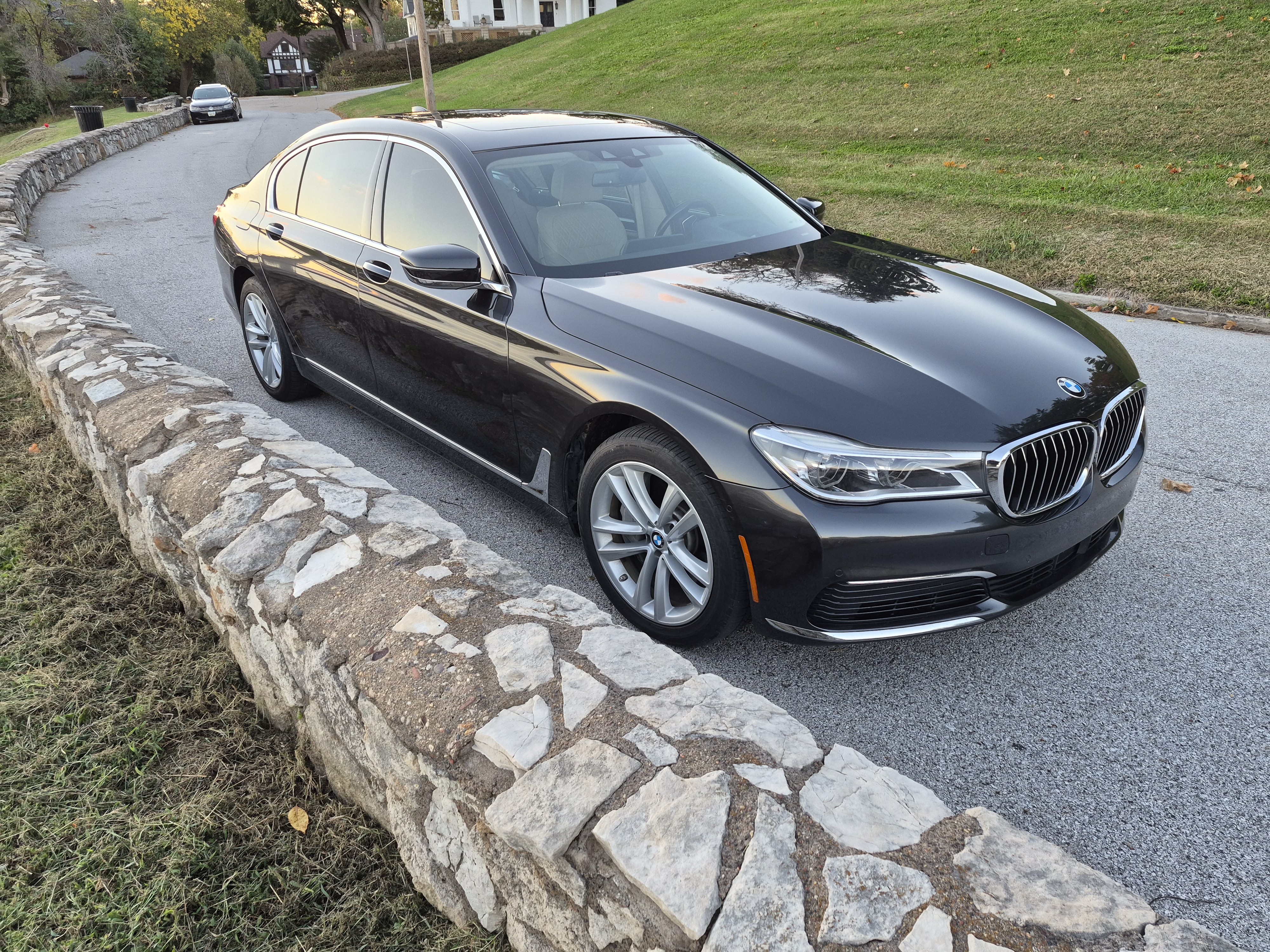 Used 2019 BMW 750i xDrive w/ Executive Package AWD/4WD image 1