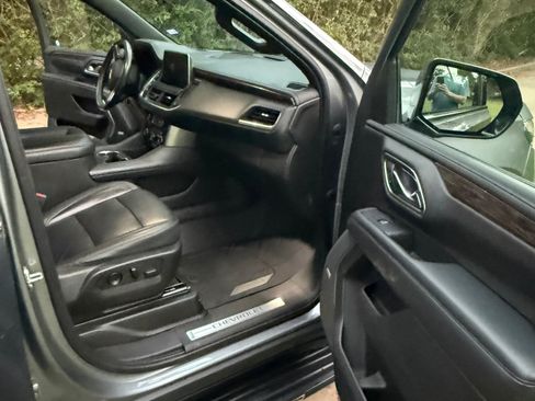 Used 2021 Chevrolet Suburban LT RWD image 5