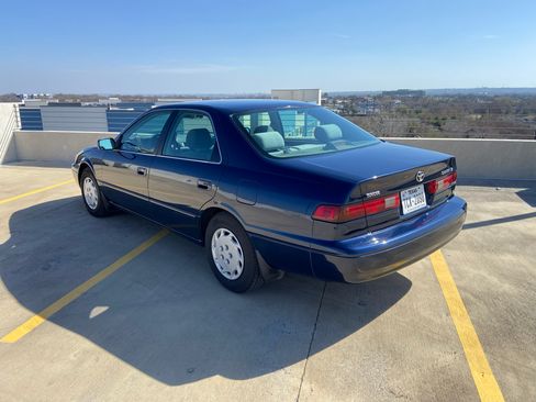 Used 1998 Toyota Camry LE image 4