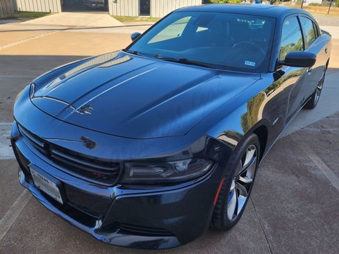 Used 2015 Dodge Charger R/T RWD image 4